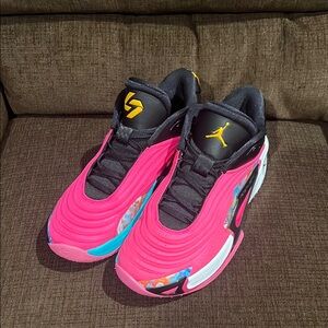 Jordan Luka 3 Vibrant Pink and Black Shoes. Minor scuffs and slightly worn.